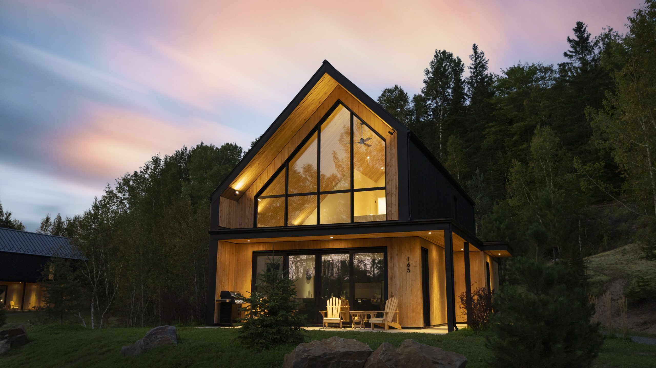 snohaus-mont-tremblant-mountain-chalet-scaled